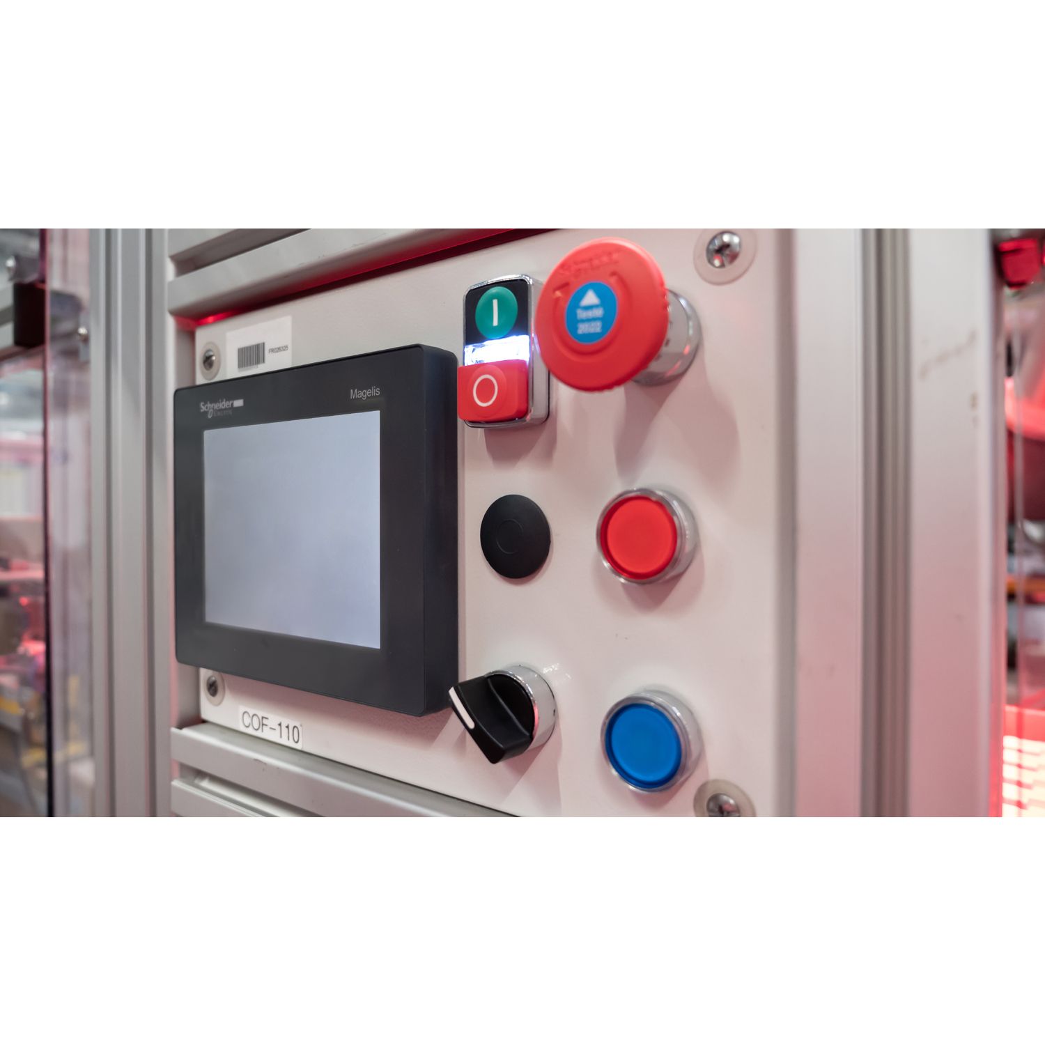 Picture of Manual overload reset push button, Harmony XB4, metal, flush, red, 22mm, 30...130mm actuation distance, unmarked