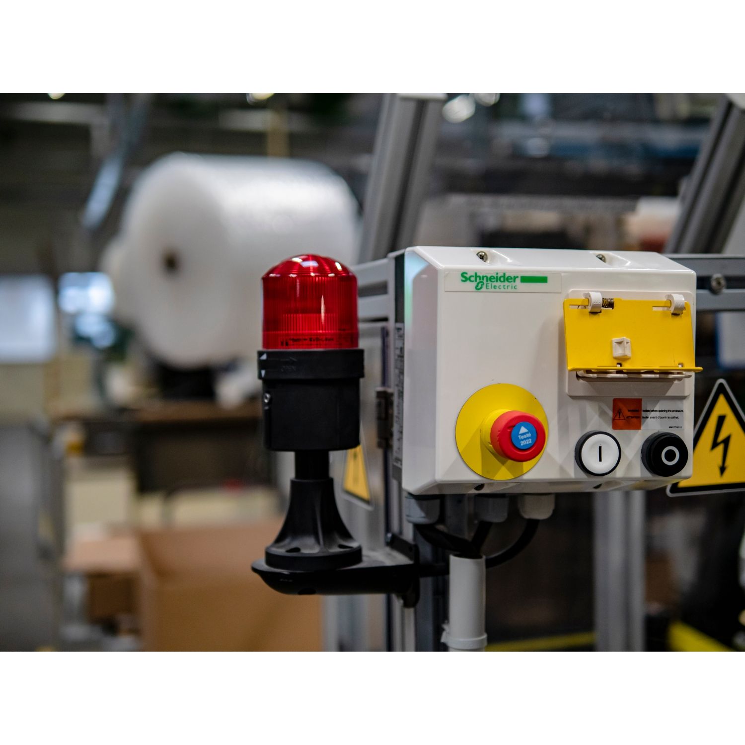 Picture of Illuminated complete beacon, Harmony XVB Universal, plastic, red, 70mm, steady, incandescent with BA15d base, lt 250V