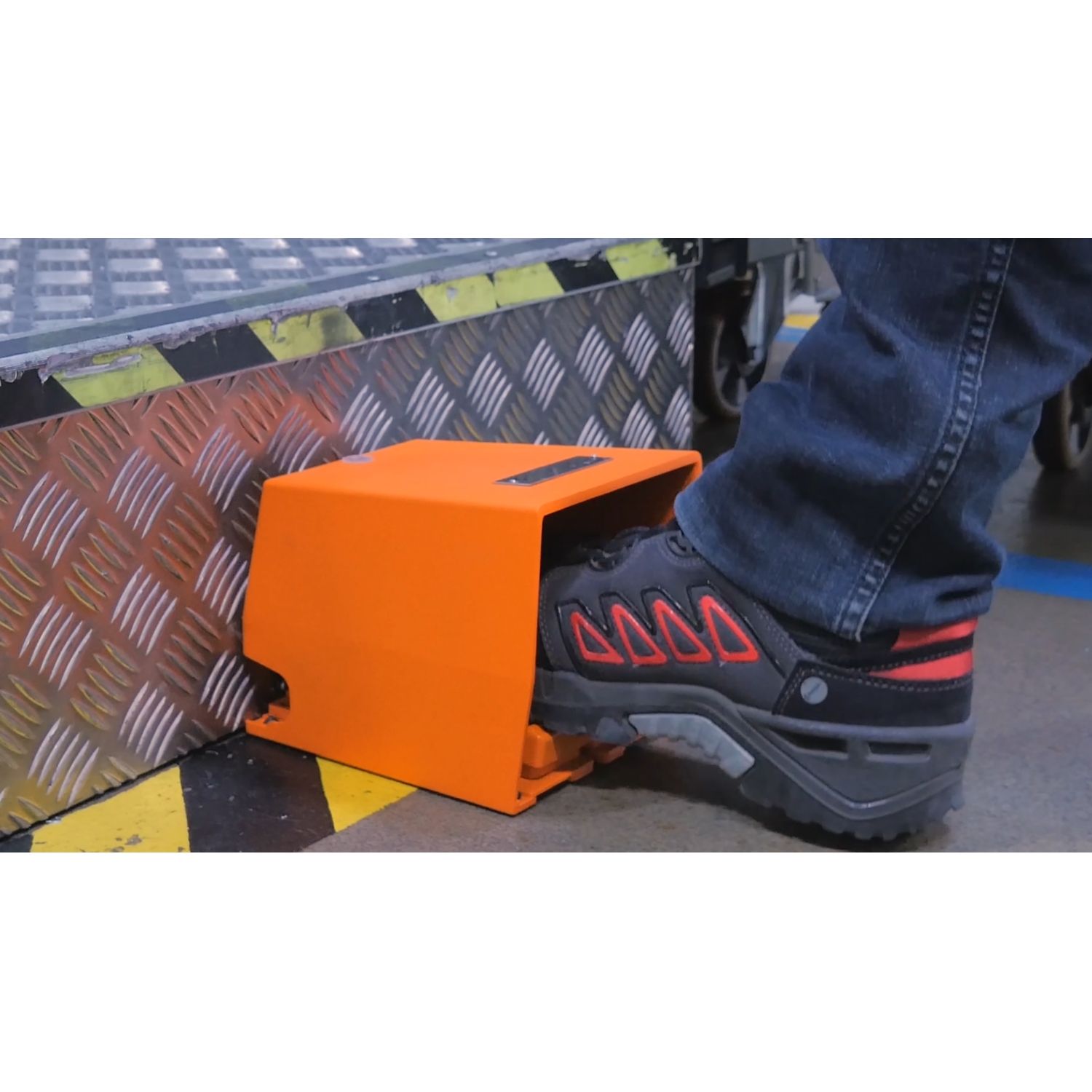 Picture of Single foot switch, Harmony XPE, metal, orange, with cover, 1 step, 1 contact 1NC+NO, IP66