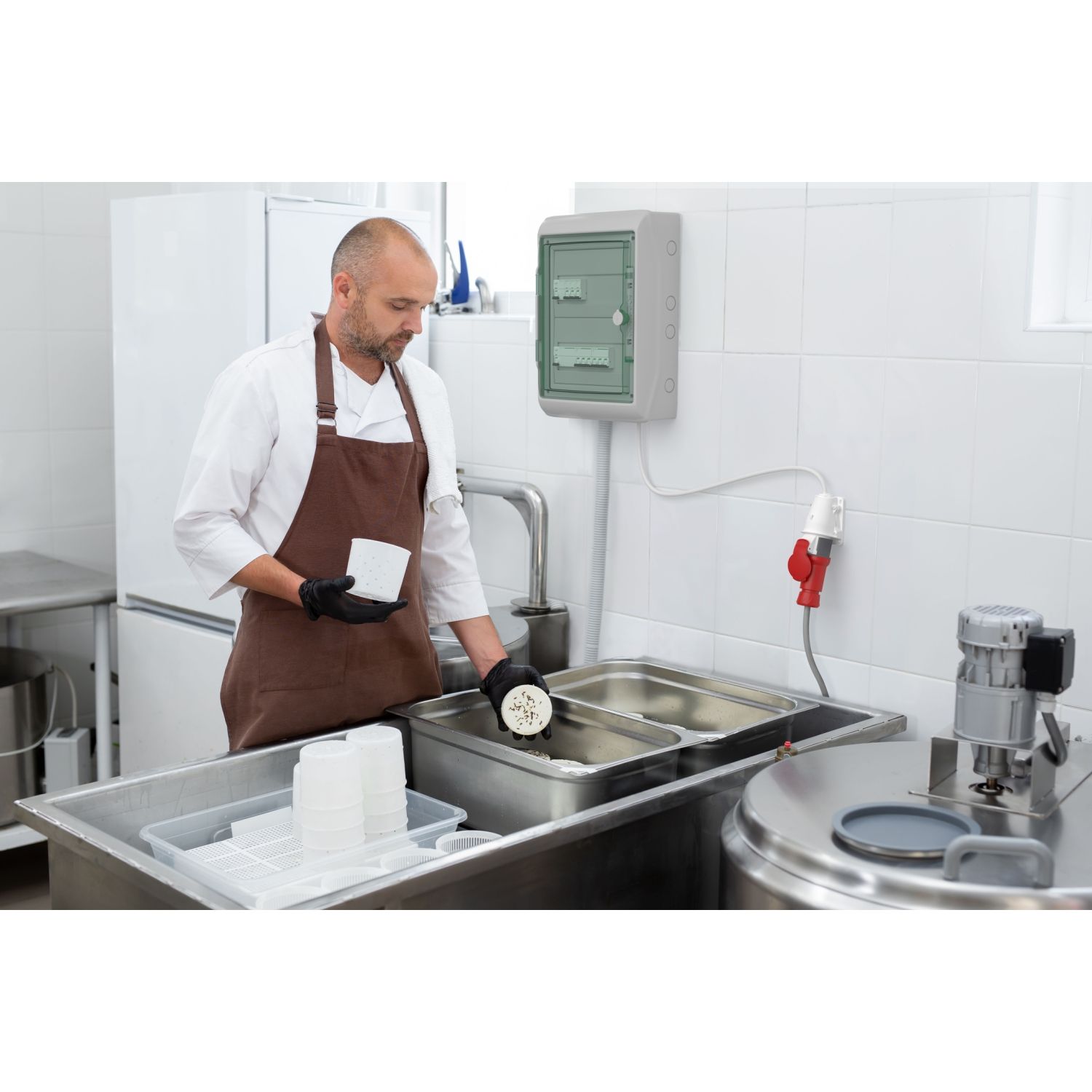 Picture of Enclosure for modular device, Mureva Enclosure, 3x12 modules, earth terminal block