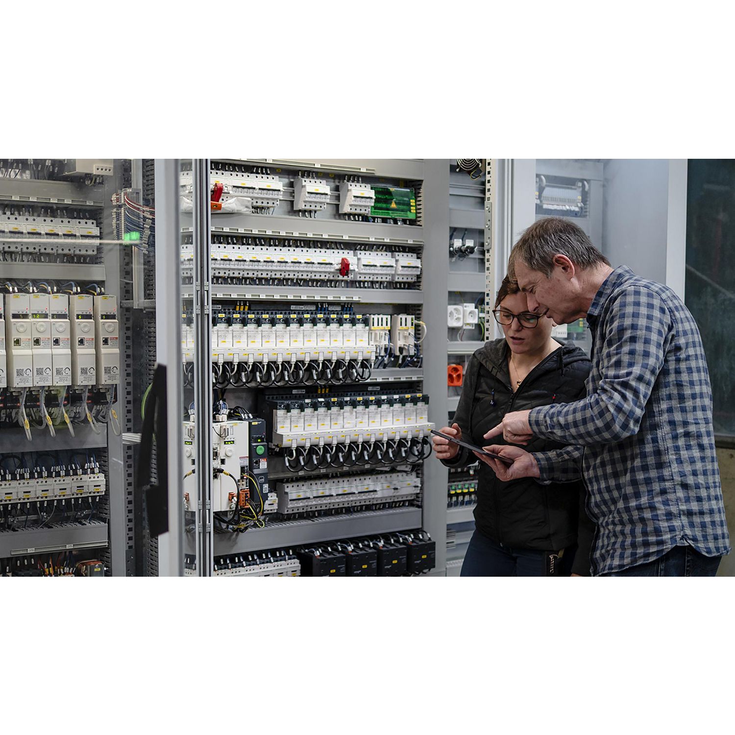 Picture of multifunction relay, Harmony Timer Relays, 8A, 2CO, 0.05s to 999h asymmetrical on delay and off delay 24 to 240V AC DC