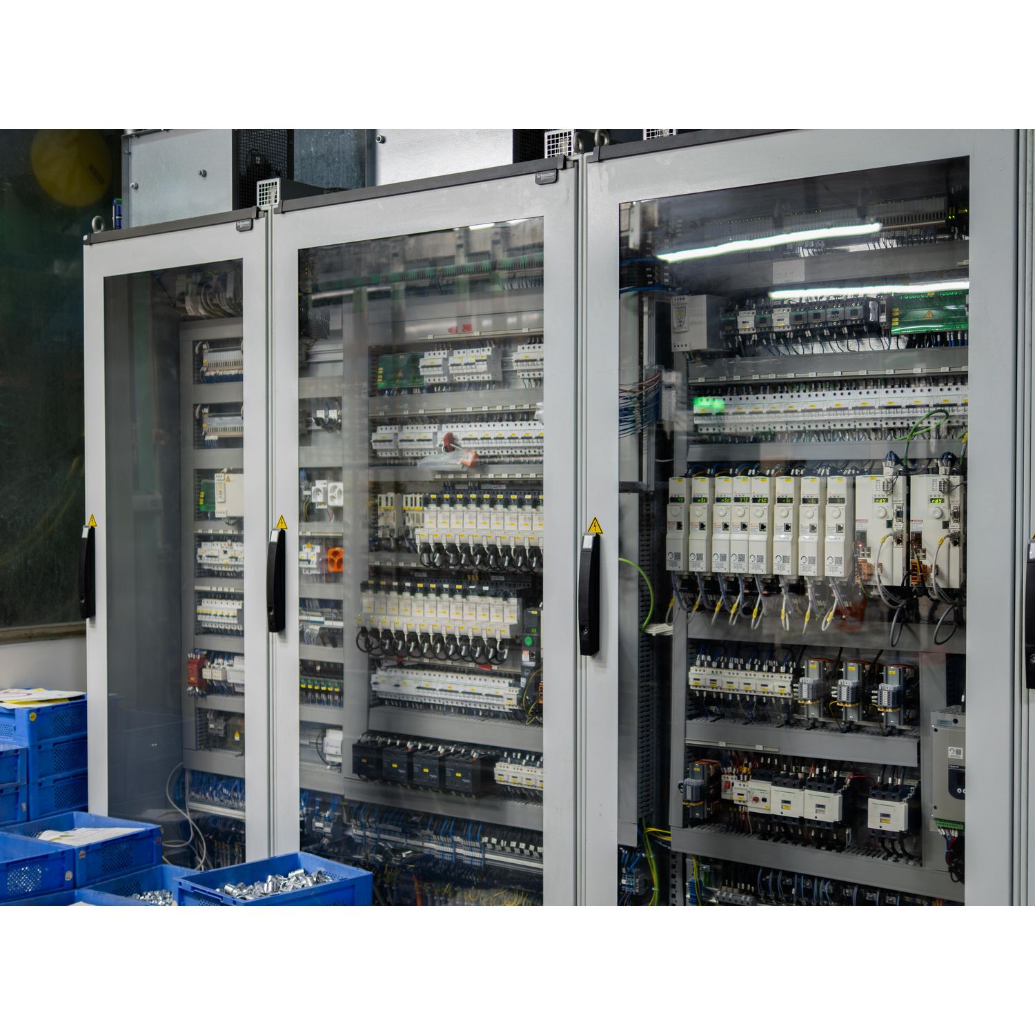 Picture of single phase relay, Harmony Solid State Modular Relays, 25A, DIN rail mount, zero voltage switching, input 90 to 140V AC, output 48 to 600V AC