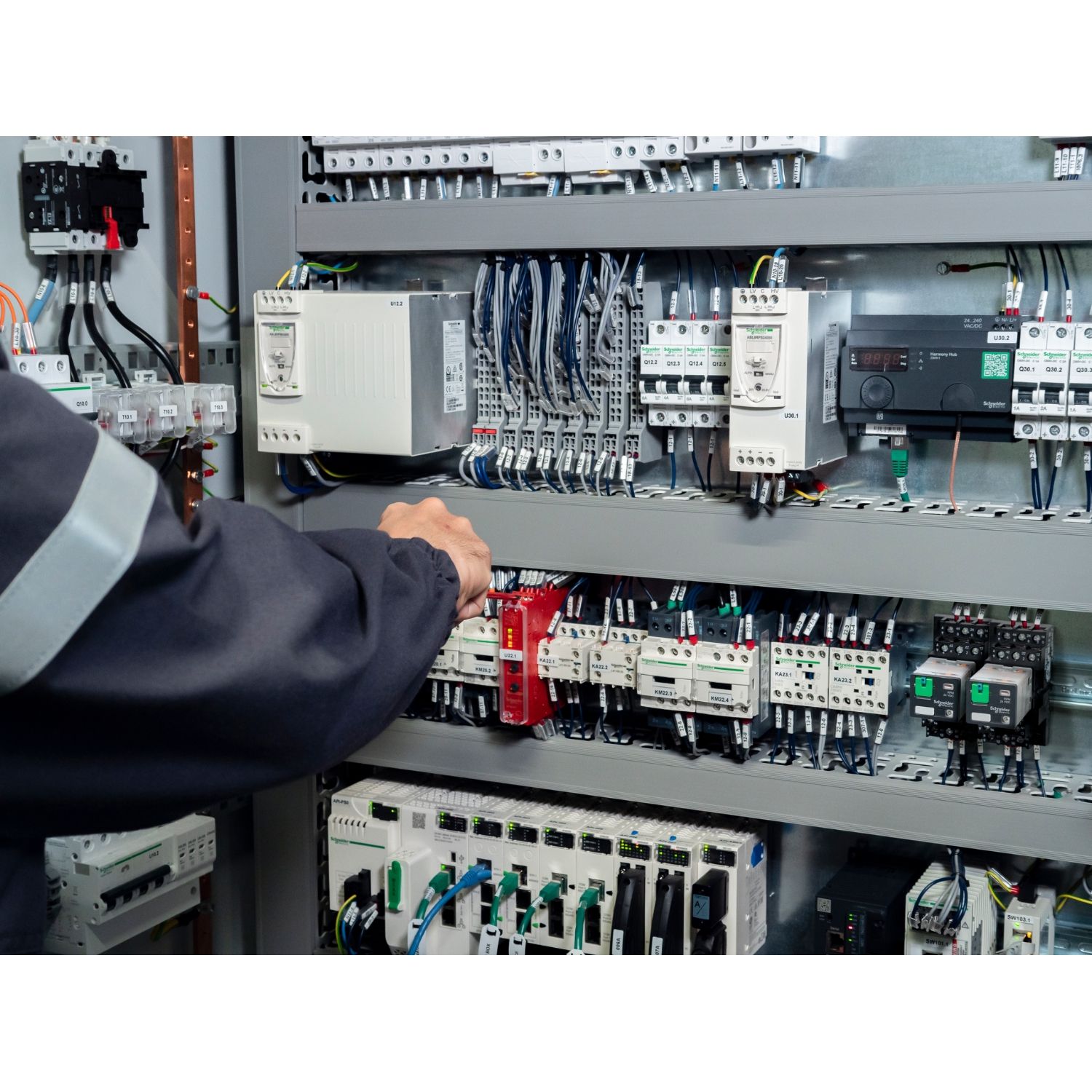 Picture of plug-in relay, Harmony electromechanical relays, 15A, 4CO, lockable test button, 230V AC