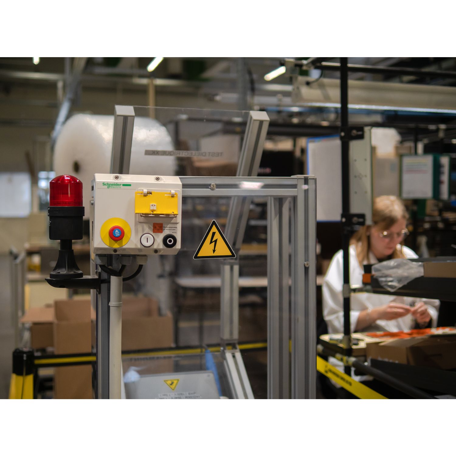 Picture of LED bulb, Harmony XVB, BA 15d, white, steady light, 230V AC