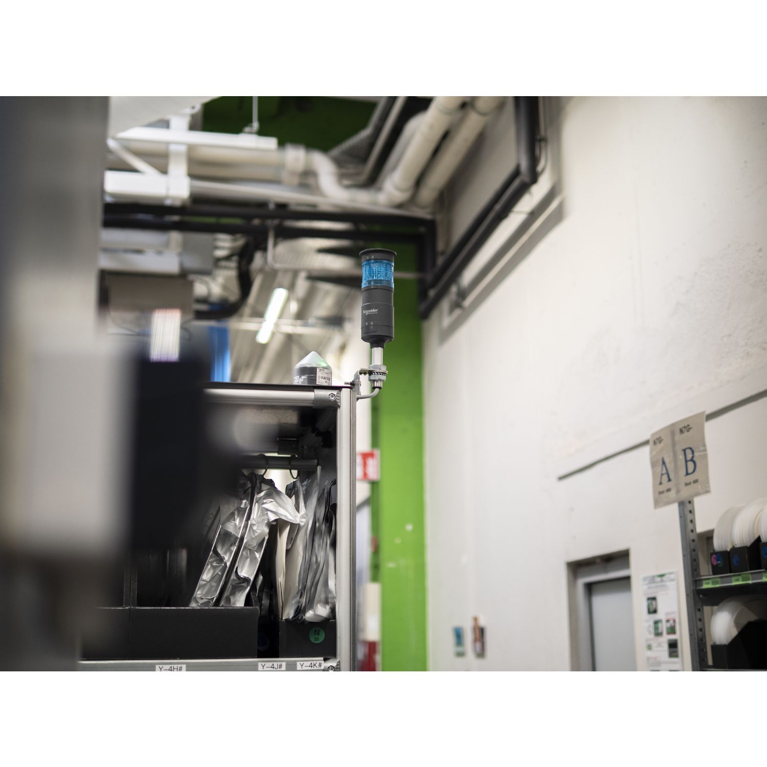 Picture of Wireless and batteryless range, Harmony XB5R, passive antenna to pass through a wall, cable 0.9m, connector SMA female