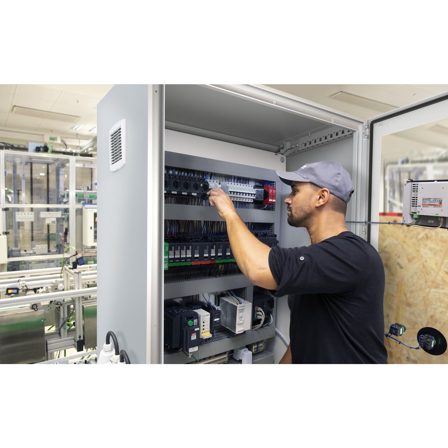 Picture of Spacial SM compact enclosure with mounting plate - 2000x800x400 mm