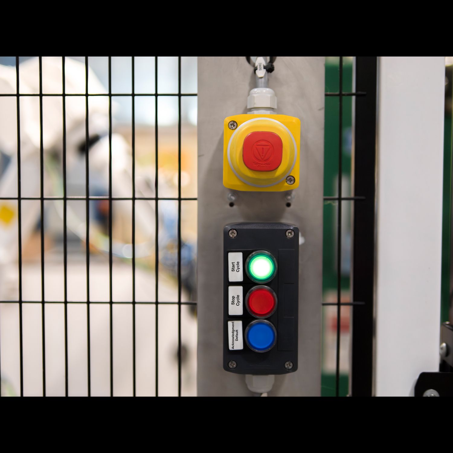 Picture of Monolithic pilot light, Harmony XB5, 3 phases Voltage, indicator with 3 LED, red, green, yellow, 400V AC