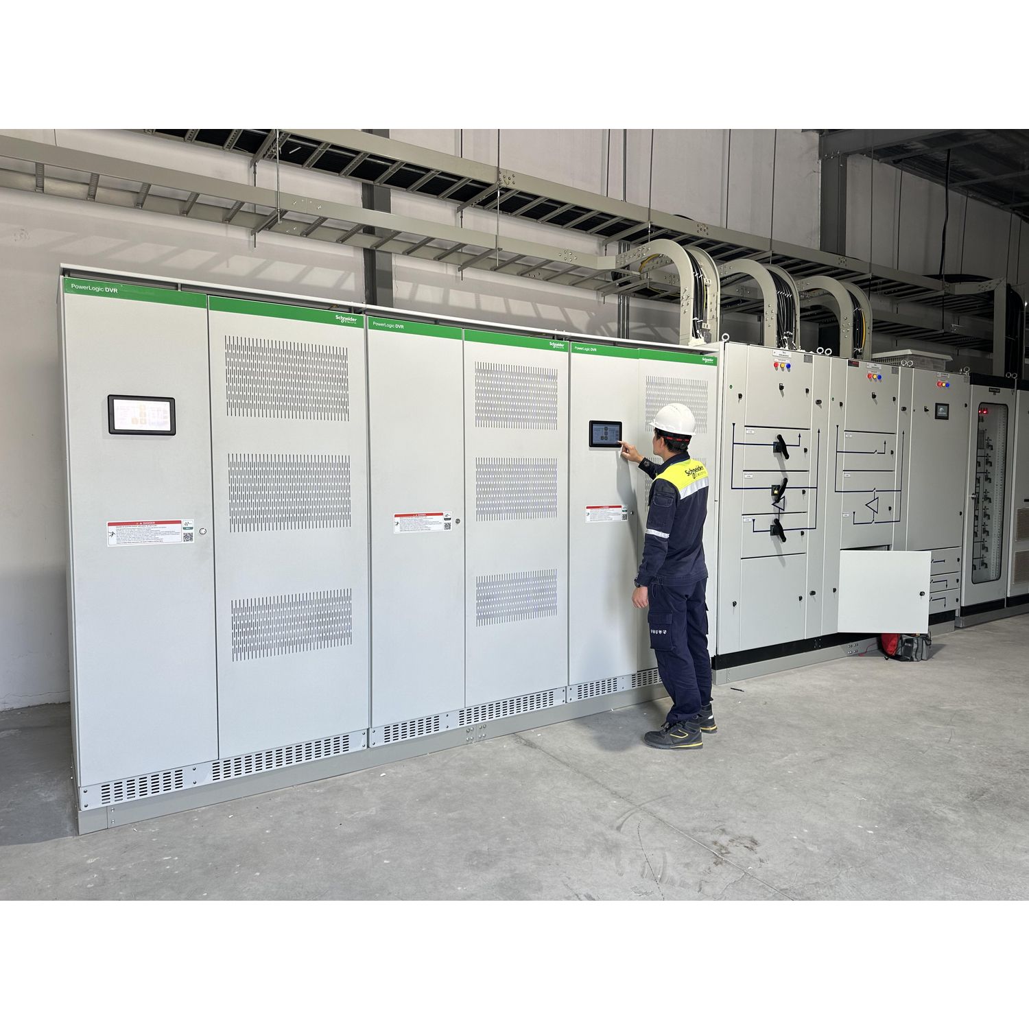 Picture of Voltage regulator DVR, 750 kVA, 208 V, up to 40 % sags reduction, working as primary