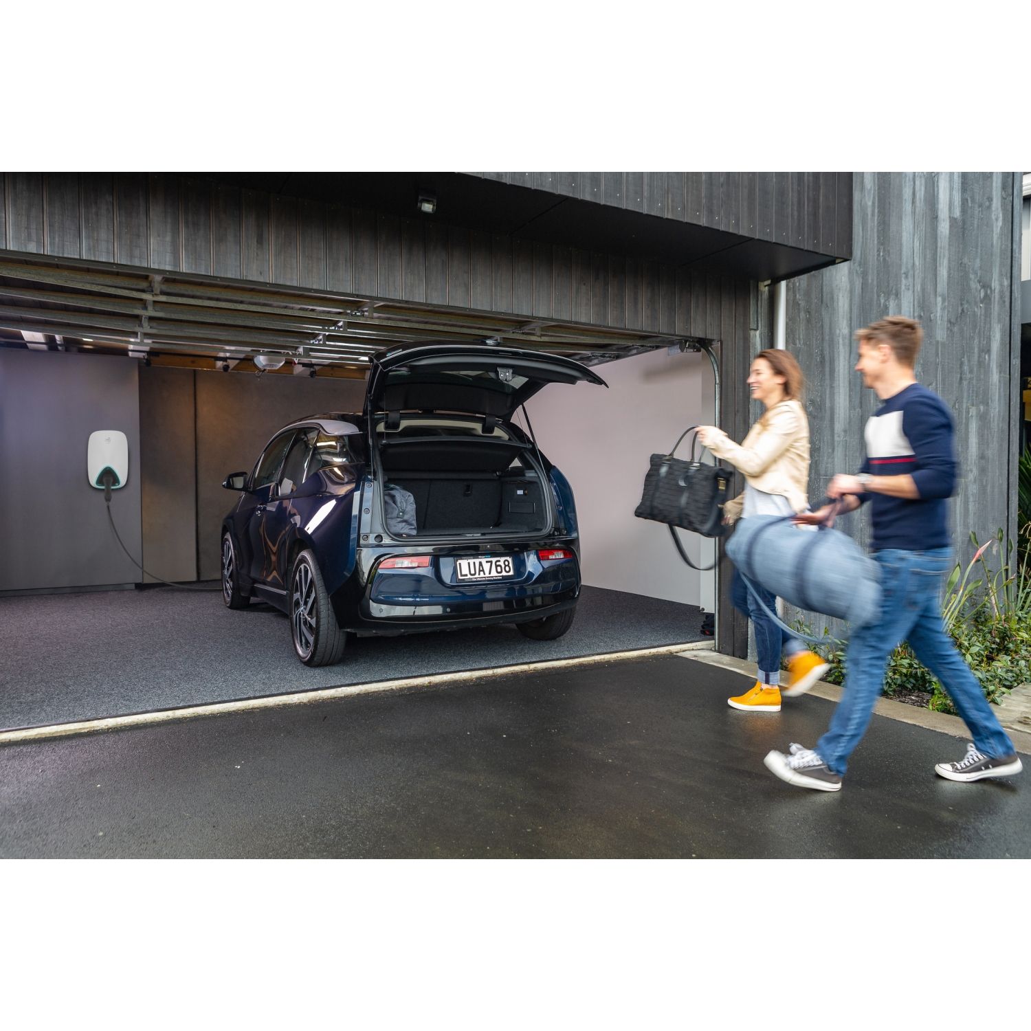 Picture of Charging station, EVlink Home, 3P+N, 1xT2, 11kW, 16A, with RDC-DD