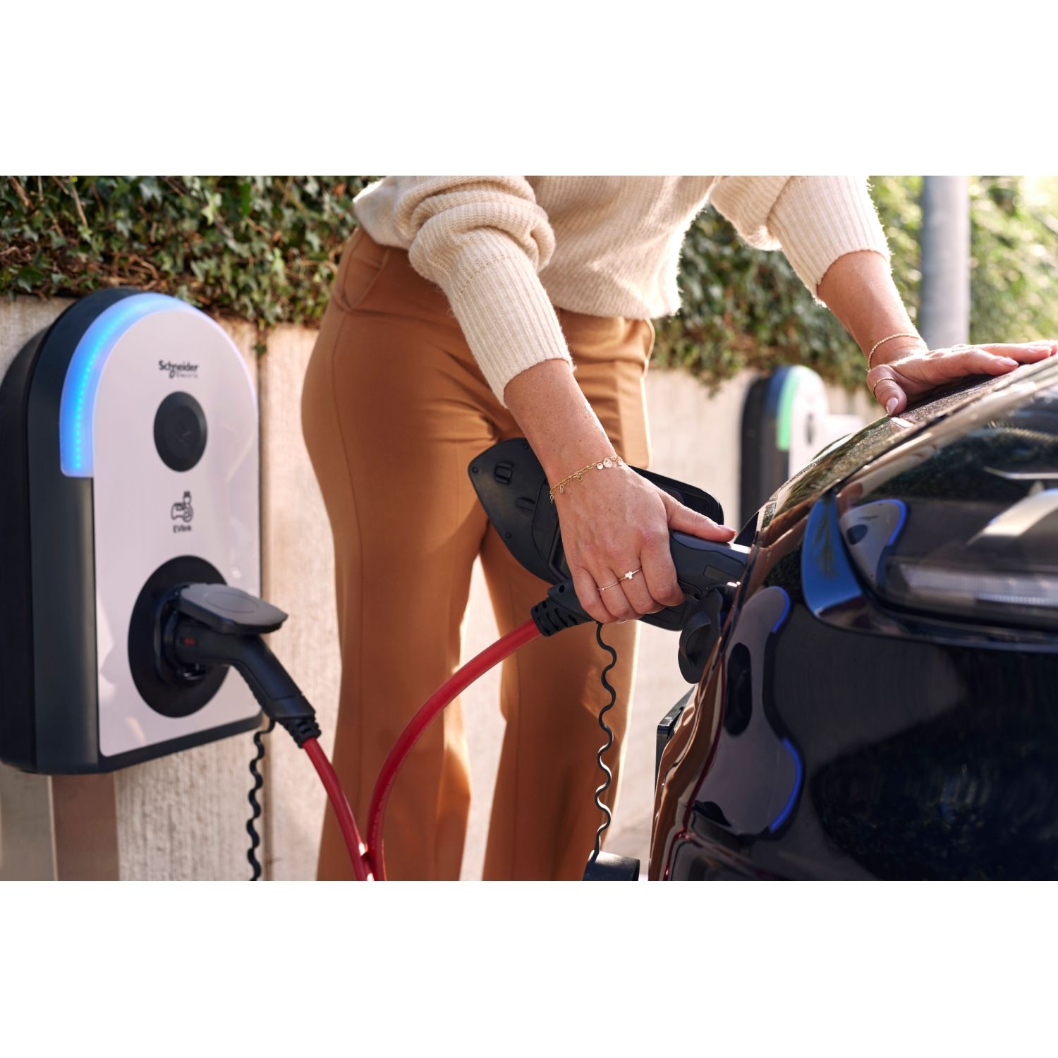 Picture of Charging station, EVlink Pro AC, AC Metal, 22kW, 32A, 3P+N, T2 attached cable, RDC-DD 6mA, MID meter