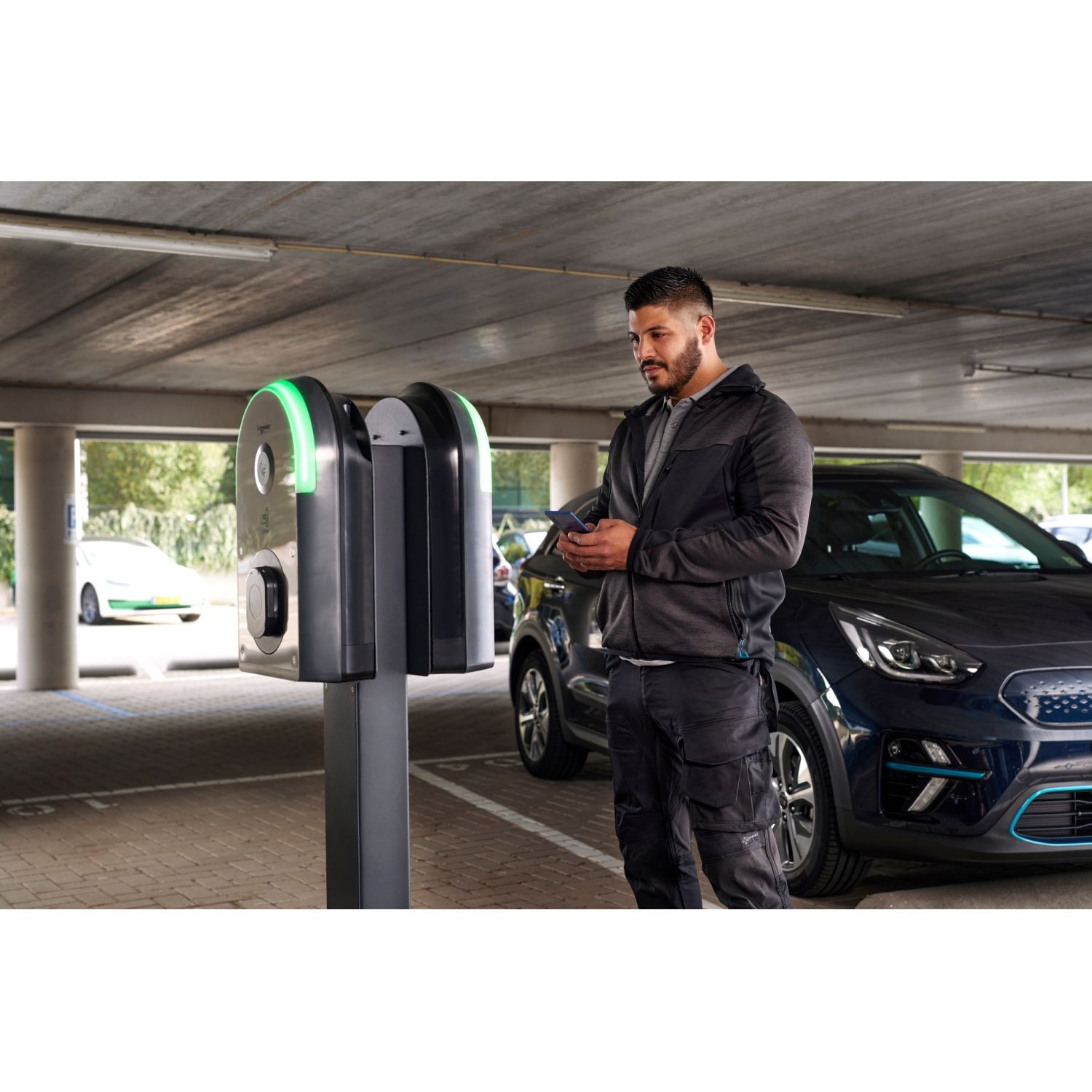 Picture of Charging station, EVlink Pro AC, 22kW, 32A, 3P+N, T2 attached cable, RDC-DD 6mA, MNx aux.