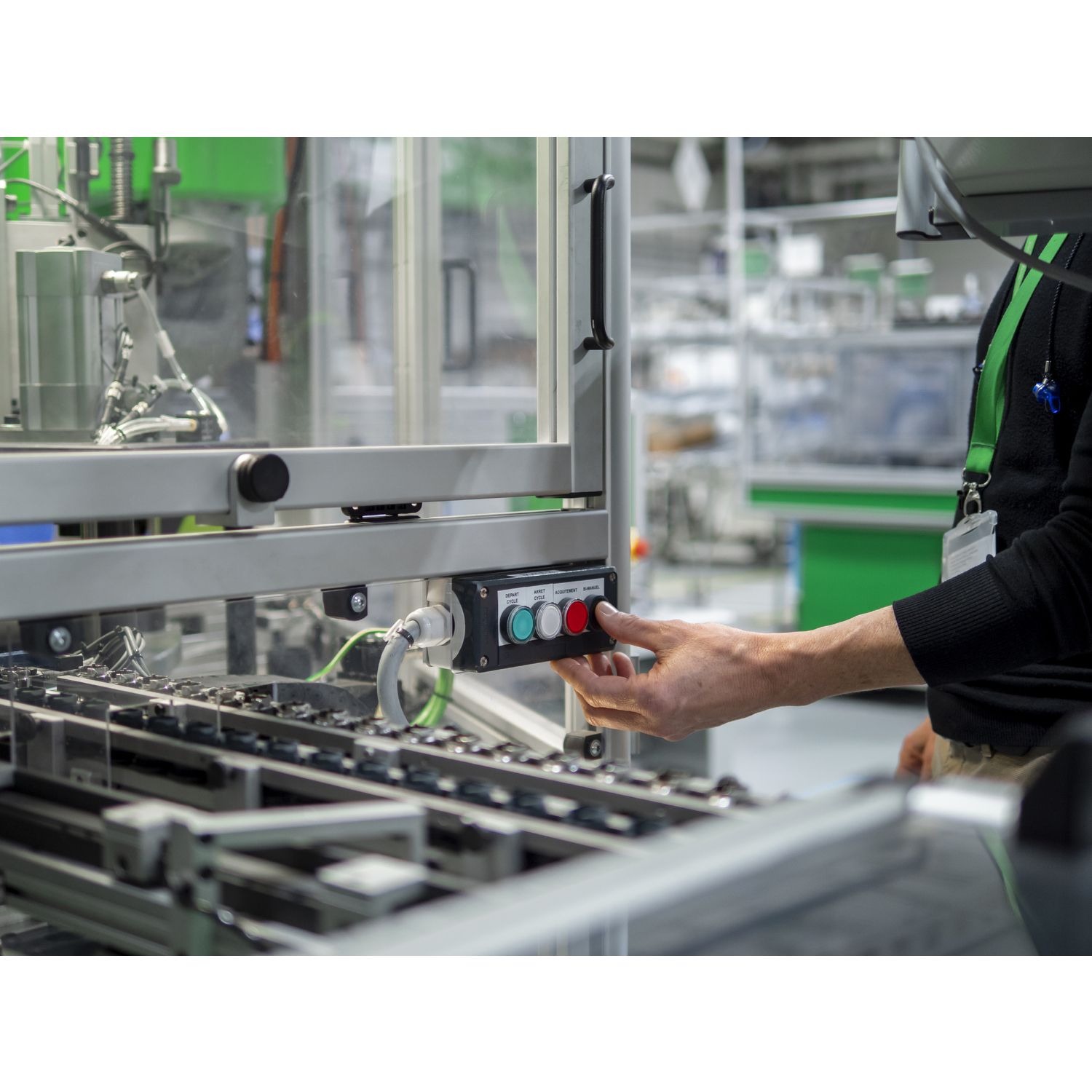 Picture of Head for illuminated push button, Harmony XB5, white projecting, 22mm, universal LED, spring return, unmarked