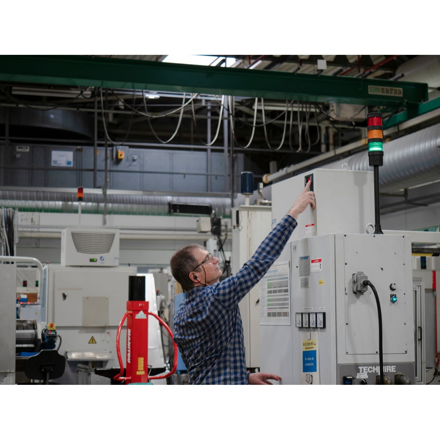 Picture of Indicator bank, Harmony XVB, illuminated unit, plastic, yellow, 70mm, flashing, integral LED, 230V AC