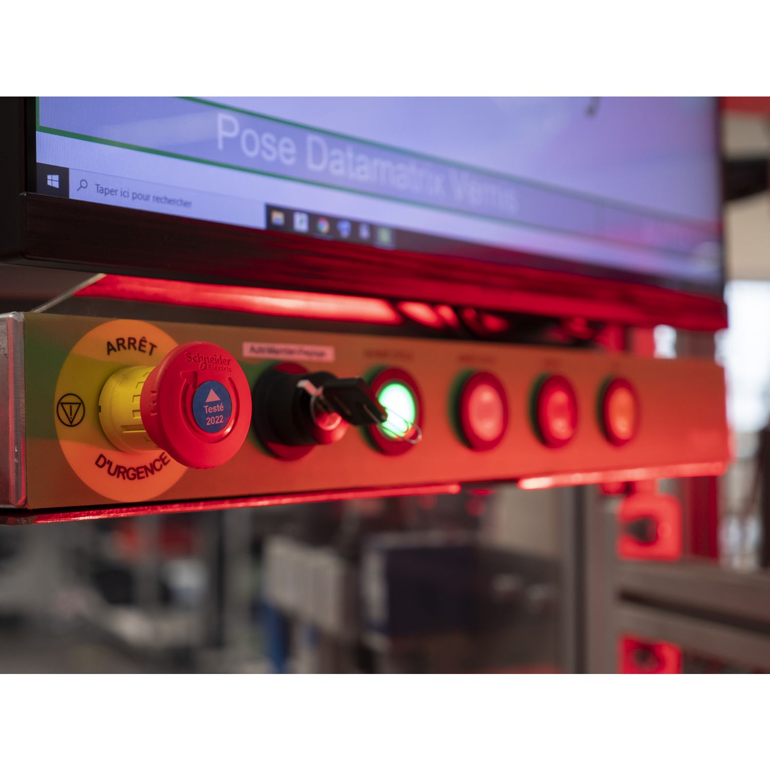 Picture of Programmable receiver, Harmony XB5R, 2 relays, 24..240 V AC/DC, 2 pushbuttons, 6 LEDs