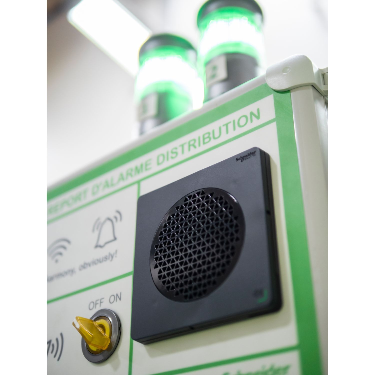 Picture of Editable voice alarms, Harmony XVS, black, mounting 72mm DIN rail, PNP, 12...24V DC