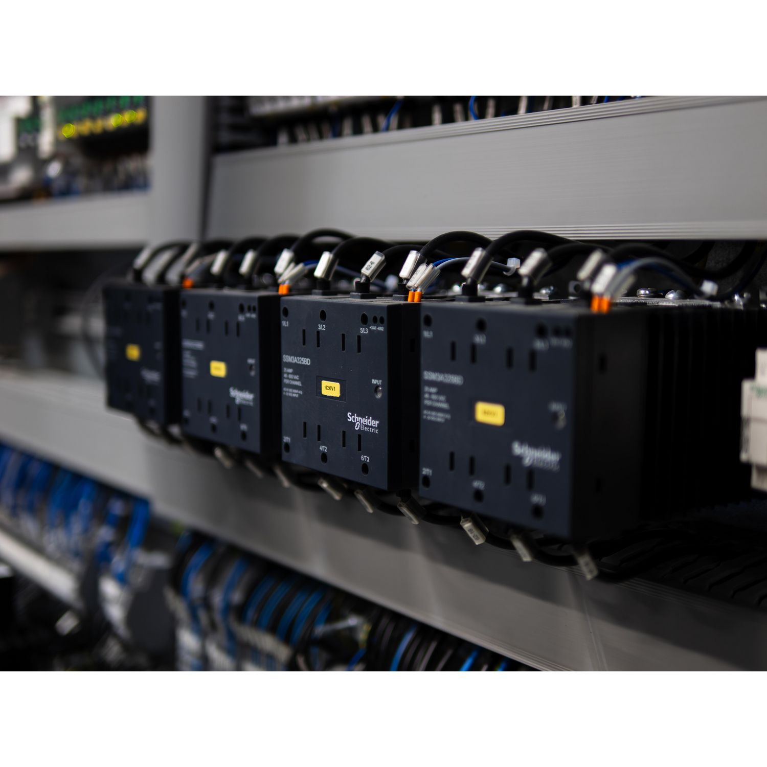 Picture of single phase relay, Harmony Solid State Modular Relays, 25A, DIN rail mount, zero voltage switching, input 4 to 32V DC, output 48 to 600V AC