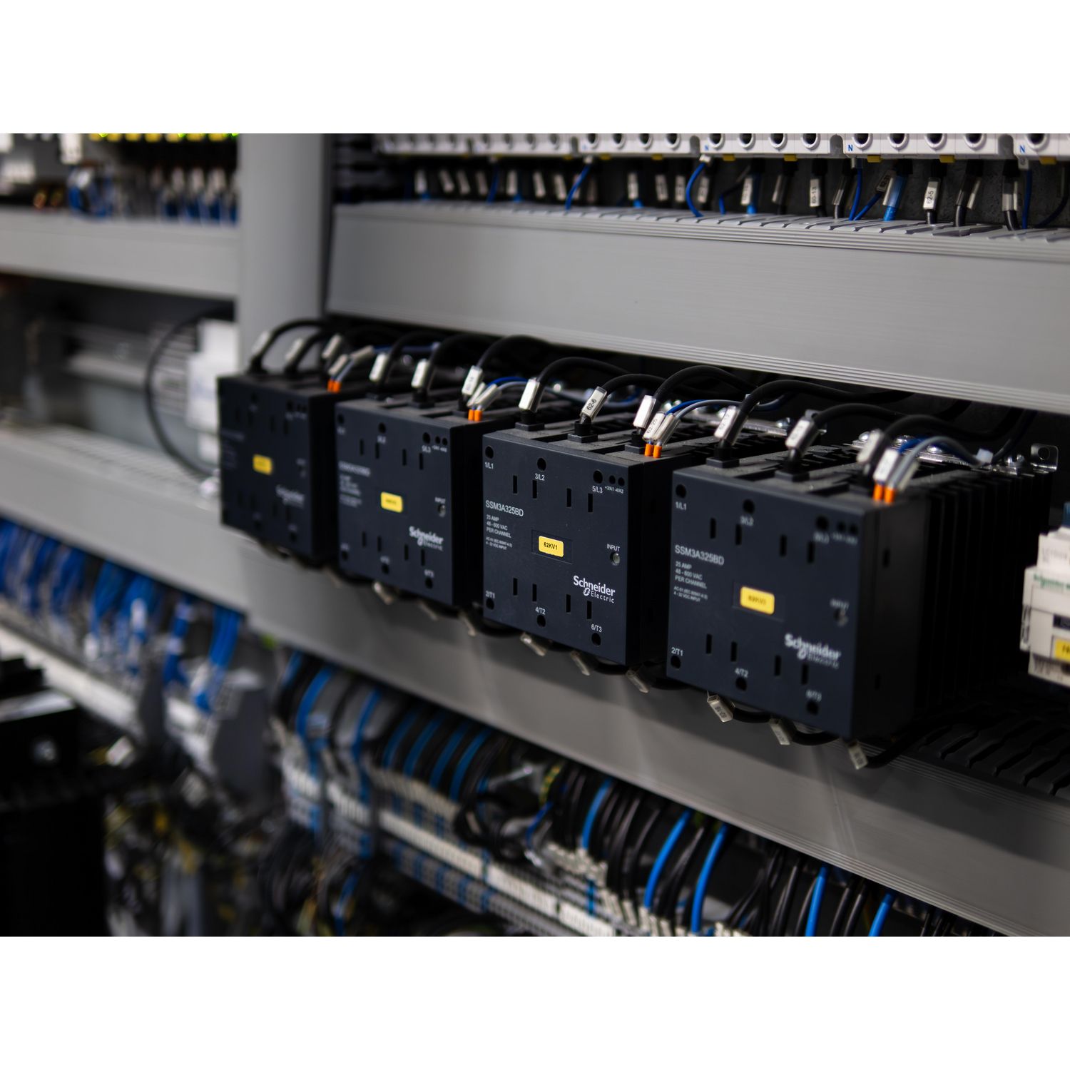 Picture of single phase relay, Harmony Solid State Modular Relays, 25A, DIN rail mount, zero voltage switching, input 90 to 140V AC, output 48 to 600V AC