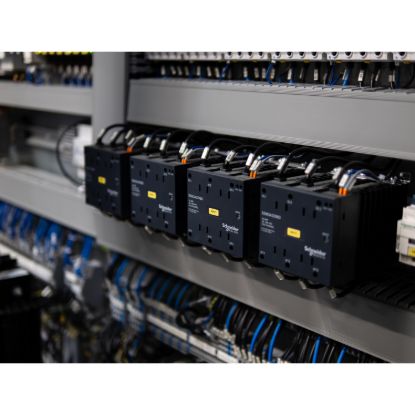 Picture of single phase relay, Harmony Solid State Modular Relays, 25A, DIN rail mount, zero voltage switching, input 90 to 140V AC, output 48 to 600V AC