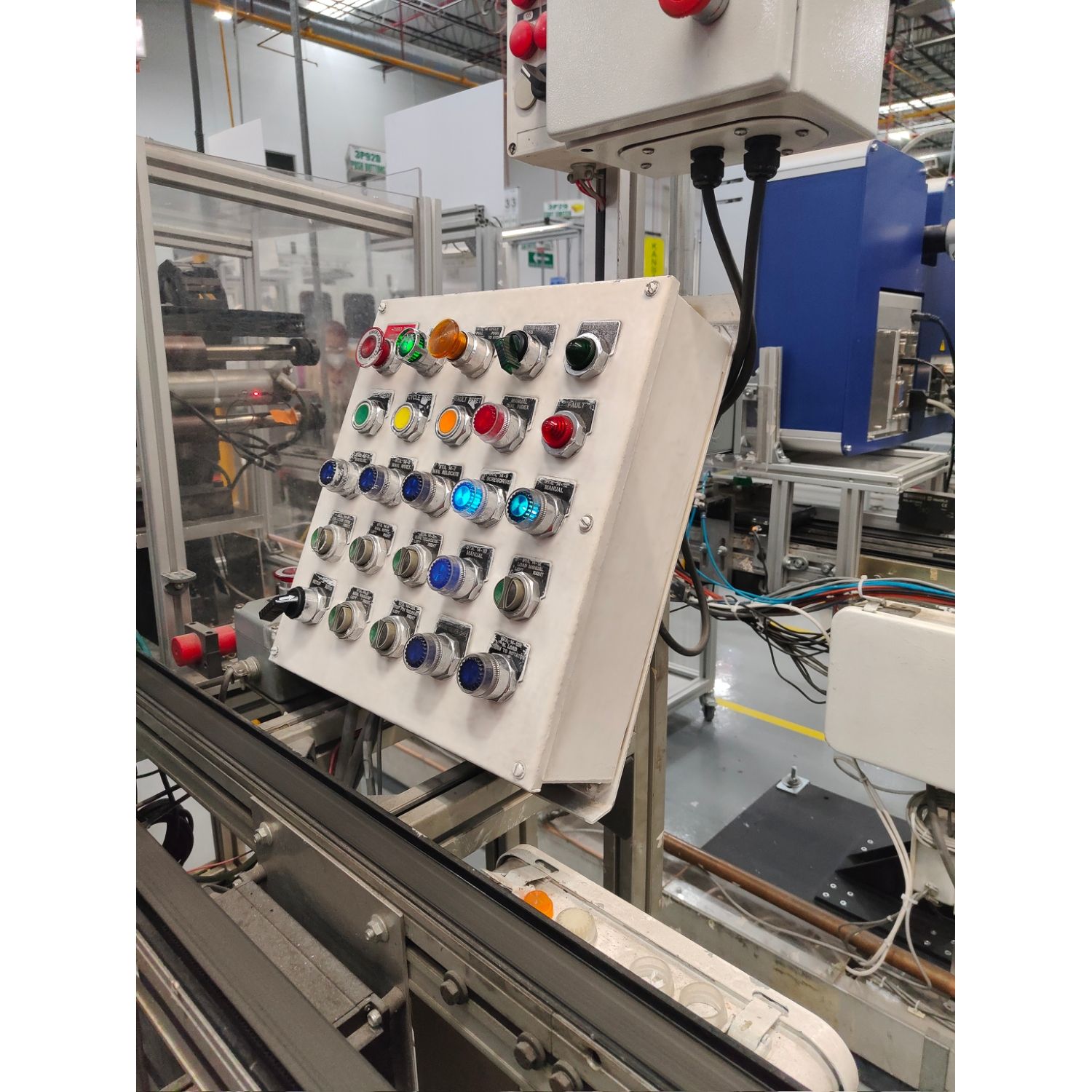Picture of Head for key selector switch, Harmony 9001K, metal, key switch, key active left, 30mm, key E10, 2 positions, Cam E, stay put