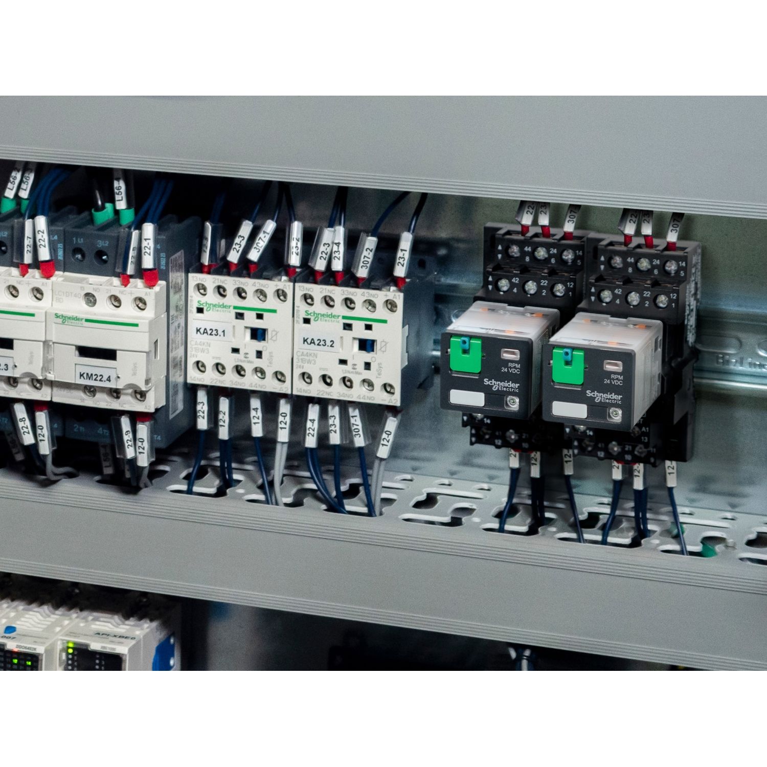 Picture of Harmony RPM, power plugin relay, 2 C/O, 120 VAC, 15 A, with LED